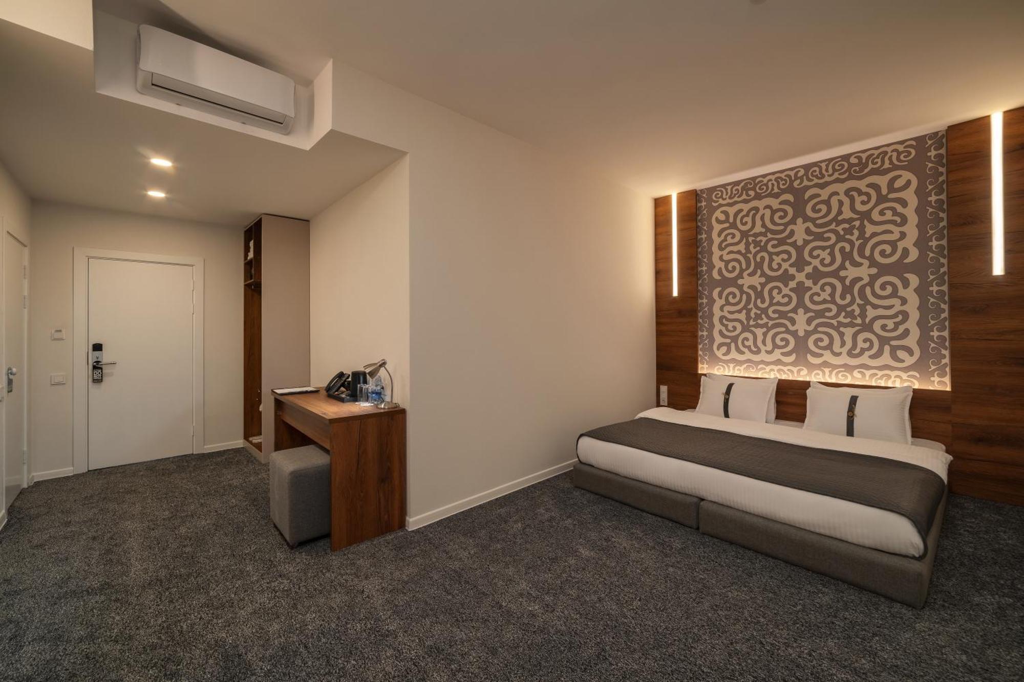 Duo Hotel By Futuro Bishkek Exterior photo