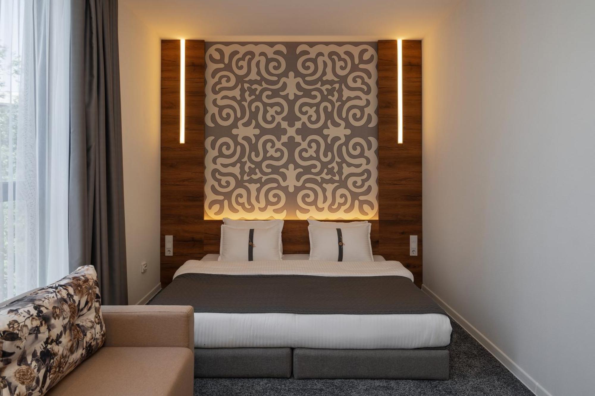 Duo Hotel By Futuro Bishkek Exterior photo