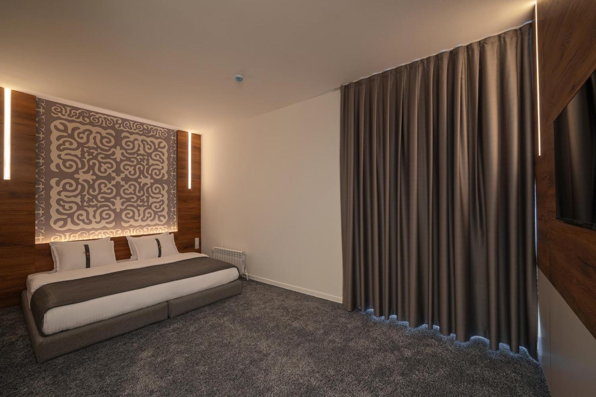 Duo Hotel By Futuro Bishkek Exterior photo