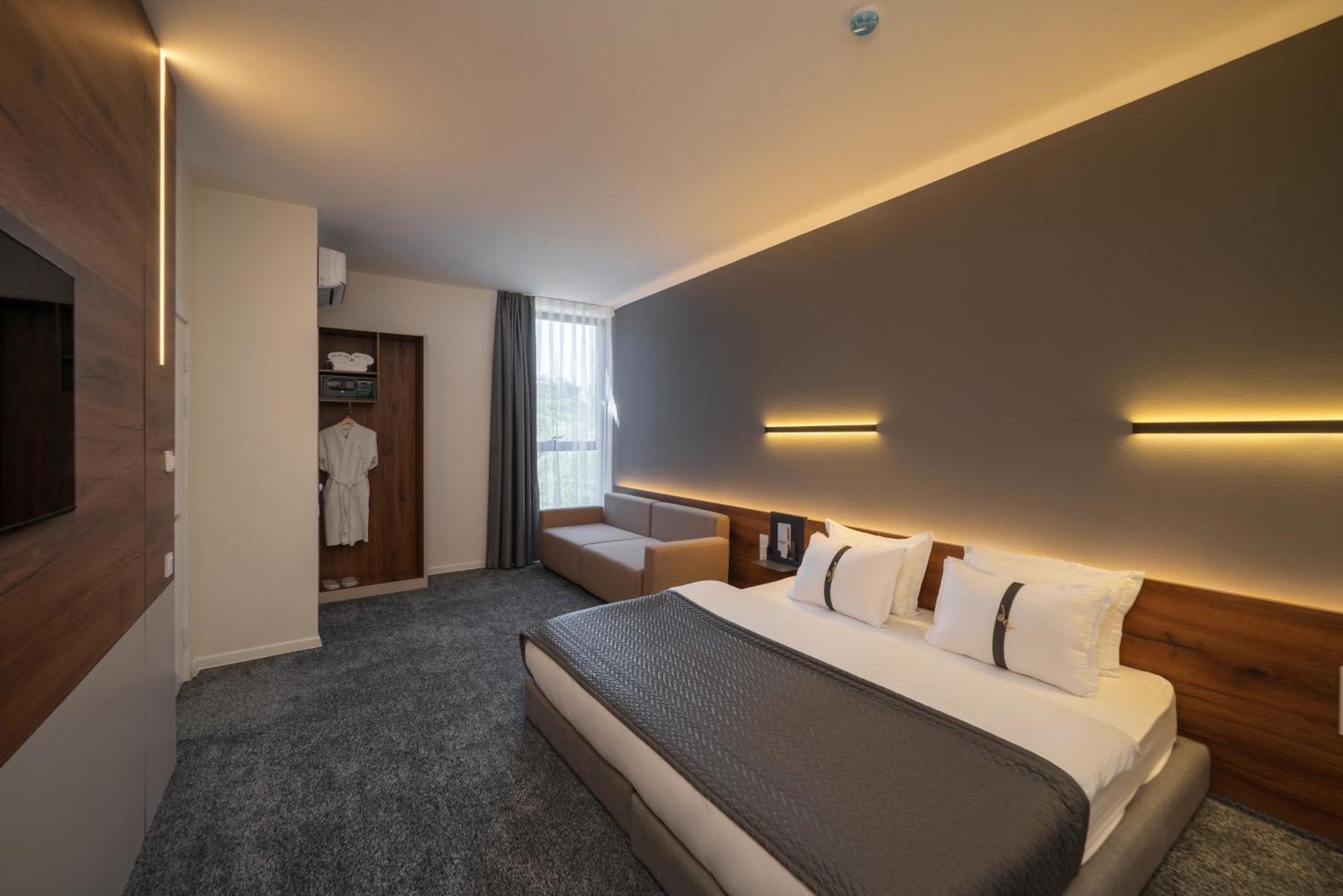 Duo Hotel By Futuro Bishkek Exterior photo