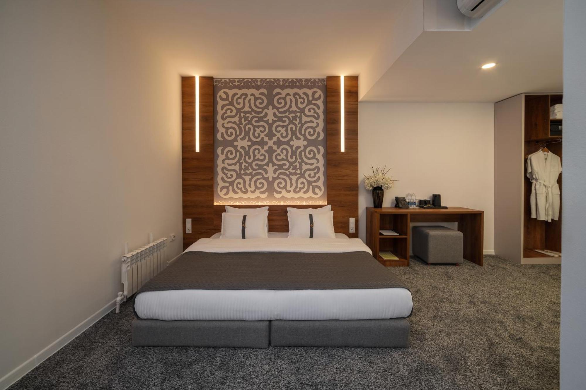 Duo Hotel By Futuro Bishkek Exterior photo