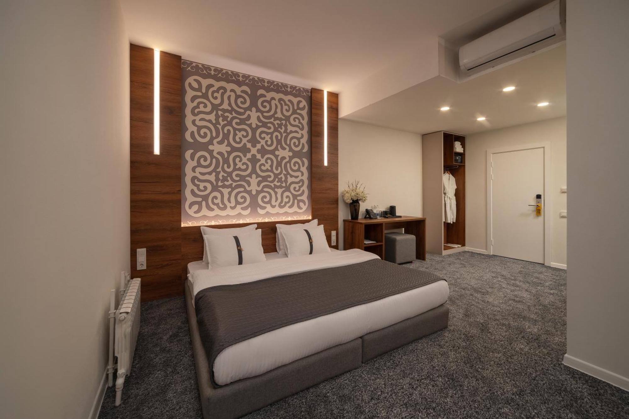 Duo Hotel By Futuro Bishkek Exterior photo