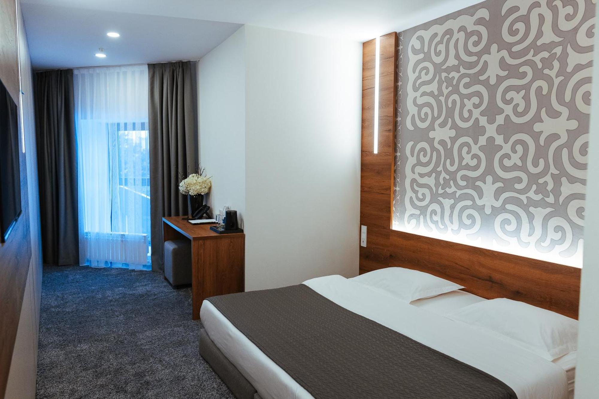 Duo Hotel By Futuro Bishkek Exterior photo