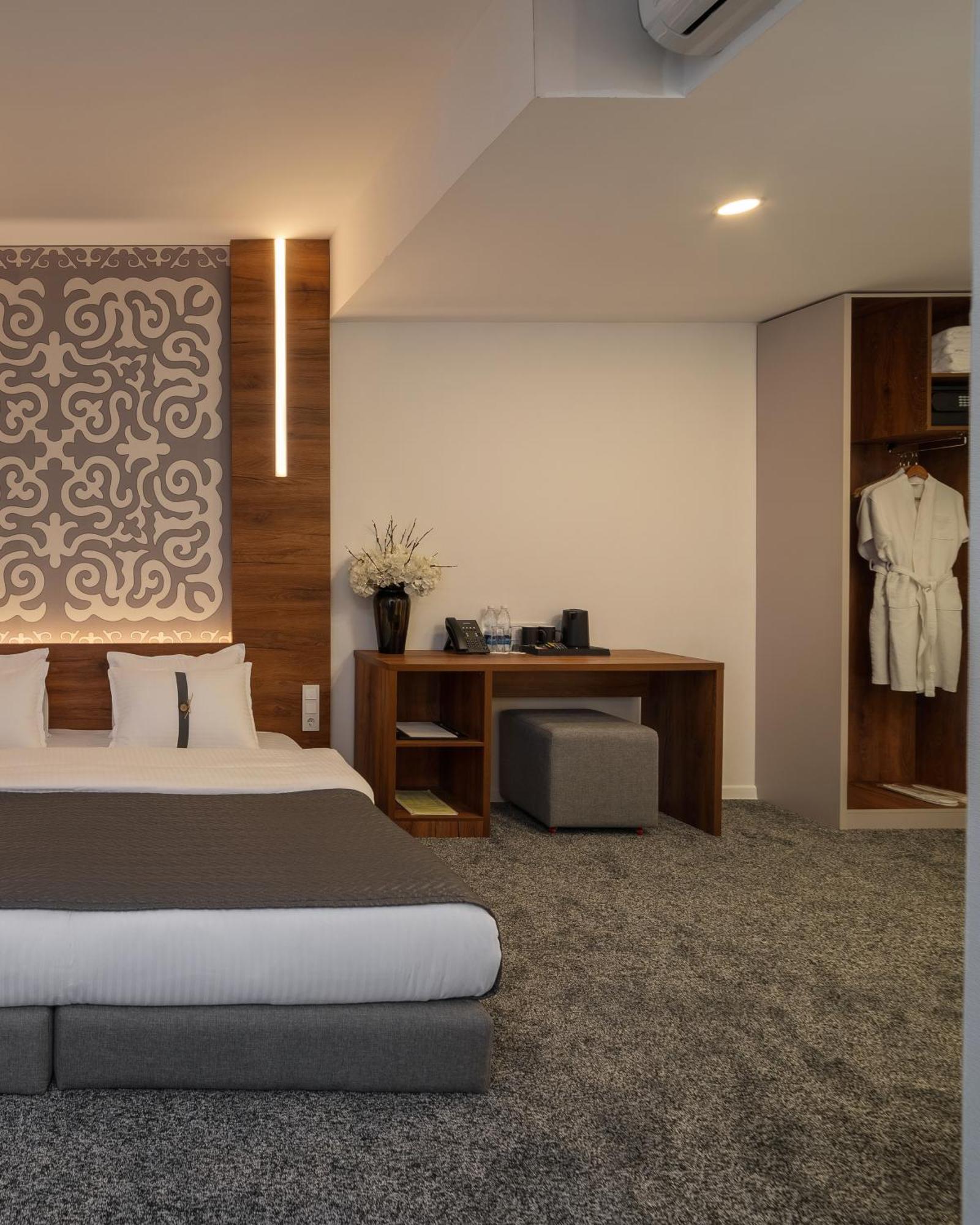 Duo Hotel By Futuro Bishkek Exterior photo